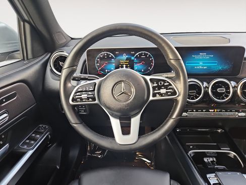 Used 2020 Mercedes-Benz GLB 250 4MATIC w/ Premium Package image 12