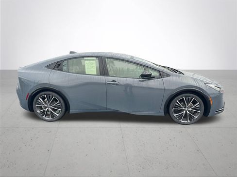 Used 2023 Toyota Prius XLE FWD image 6