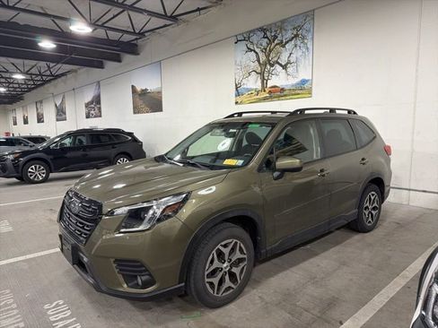 Used 2023 Subaru Forester Premium image 2