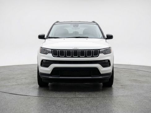 Used 2025 Jeep Compass Limited image 2