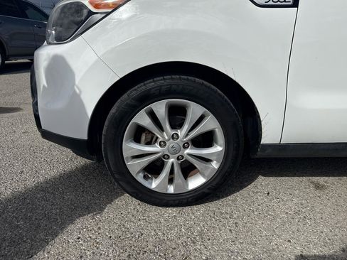 Used 2016 Kia Soul + FWD image 24