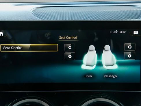 Used 2020 Mercedes-Benz GLB 250 GLB 250 image 37