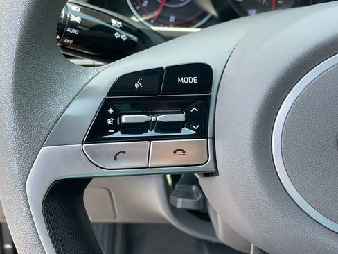 Used 2023 Hyundai Elantra SEL image 11