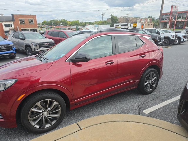 Used 2021 Buick Encore GX Select w/ Advanced Technology Package AWD/4WD image 2