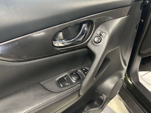 Used 2019 Nissan Rogue SV AWD/4WD image 16