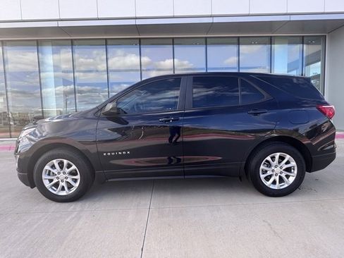 Used 2021 Chevrolet Equinox LS w/ LS Convenience Package image 2