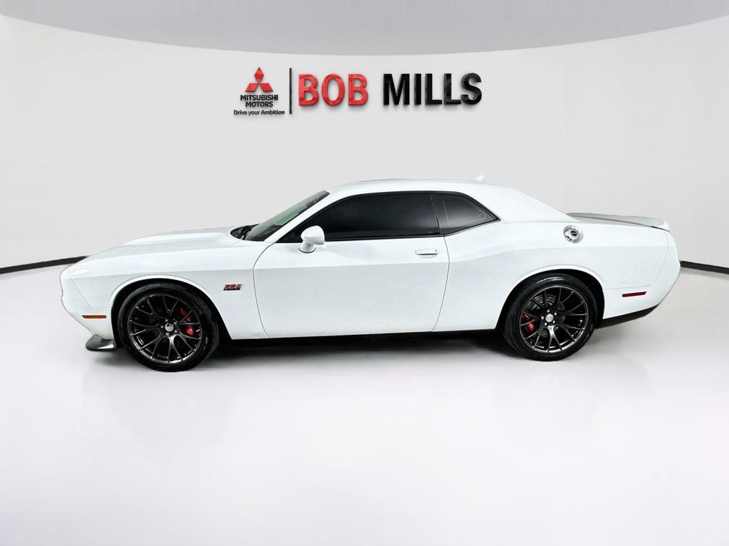 Used 2016 Dodge Challenger SRT w/ Technology Group RWD image 4