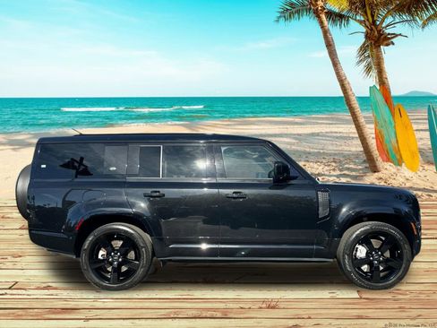 Used 2023 Land Rover Defender 130 X-Dynamic SE image 7