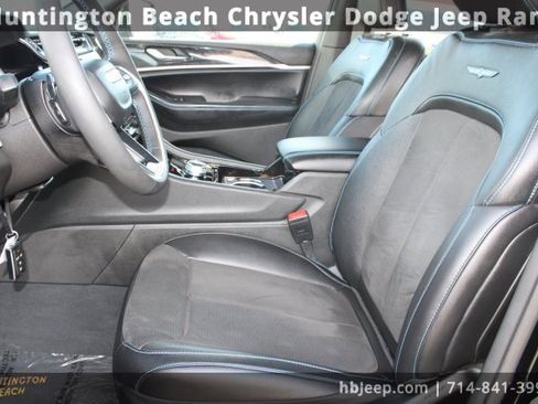 Used 2023 Jeep Grand Cherokee Trailhawk image 38