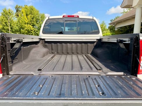 Used 2018 Nissan Frontier SV w/ Value Truck Package AWD/4WD image 18