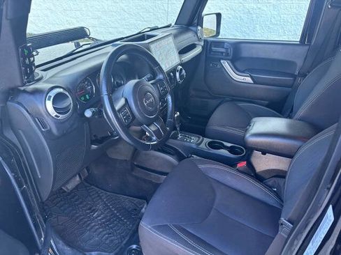 Used 2015 Jeep Wrangler Unlimited Sahara w/ Connectivity Group image 8