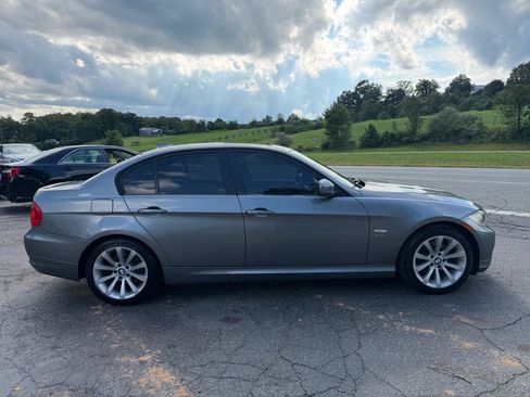 Used 2011 BMW 328i xDrive Sedan AWD/4WD image 8