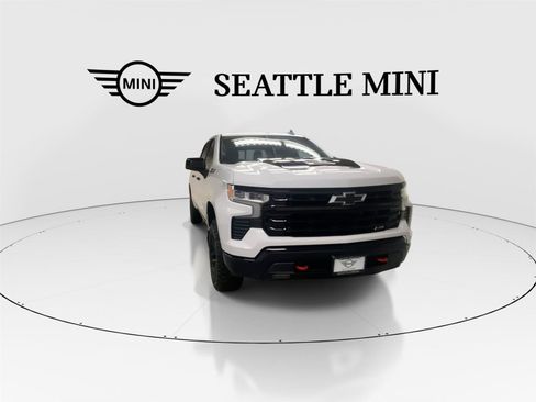 Used 2023 Chevrolet Silverado 1500 LT Trail Boss w/ Convenience Package II AWD/4WD image 3