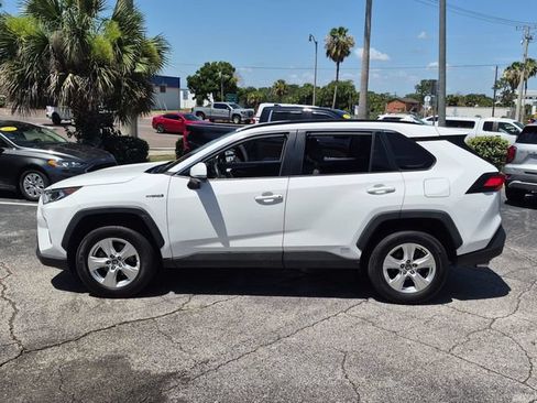 Used 2021 Toyota RAV4 XLE AWD/4WD image 8