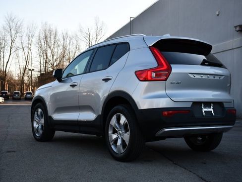 Used 2019 Volvo XC40 T5 Momentum image 5