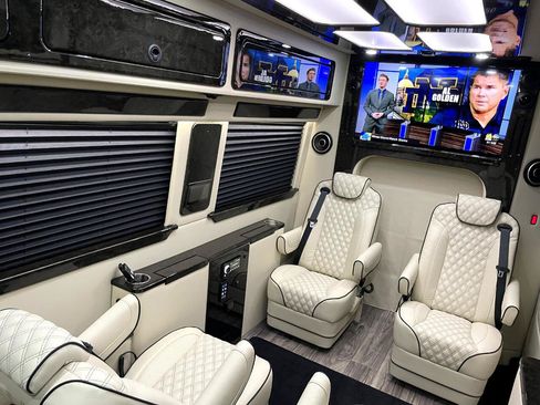 Used 2022 Mercedes-Benz Sprinter 3500 image 21