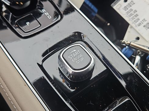 New 2026 Volvo XC90 B5 Core image 13