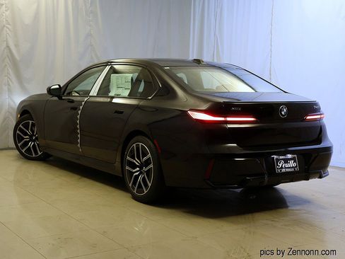 Used 2026 BMW 740i xDrive w/ Premium Package AWD/4WD image 9