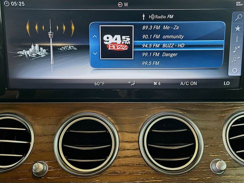 Used 2018 Mercedes-Benz E 300 image 21