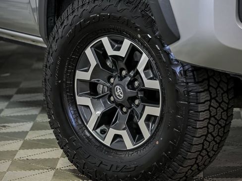 Used 2023 Toyota Tacoma TRD Off-Road w/ TRD Premium Off Road Package AWD/4WD image 3