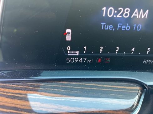 Used 2021 Cadillac Escalade ESV Premium Luxury image 14