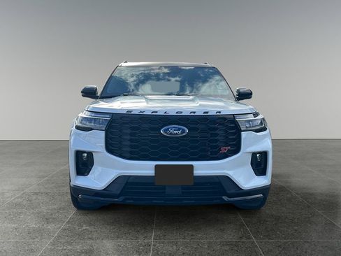 Used 2025 Ford Explorer ST AWD/4WD image 3