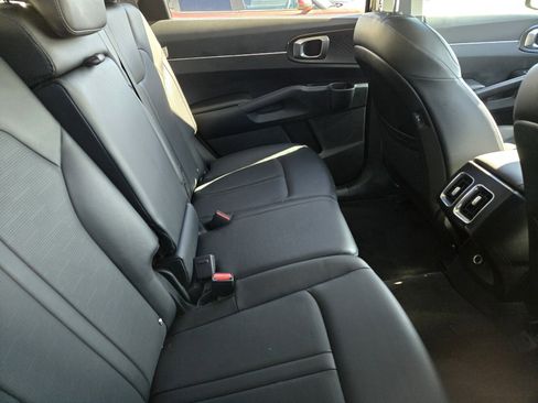 Certified 2025 Kia Sorento S image 5
