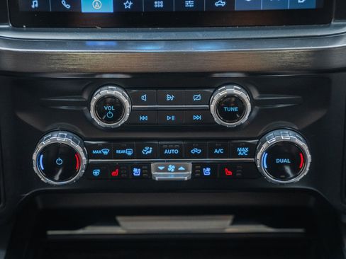 Certified 2024 Ford F250 Lariat w/ Lariat Ultimate Package image 32