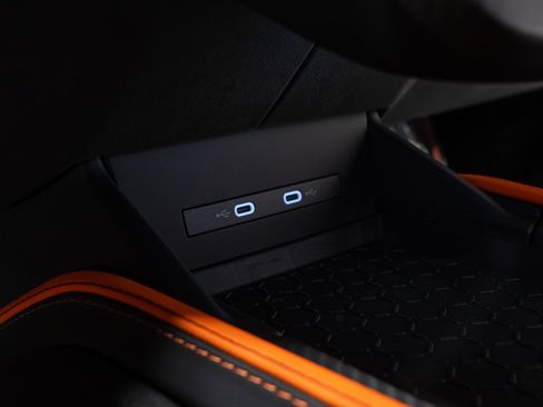 Used 2025 Lamborghini Revuelto image 64