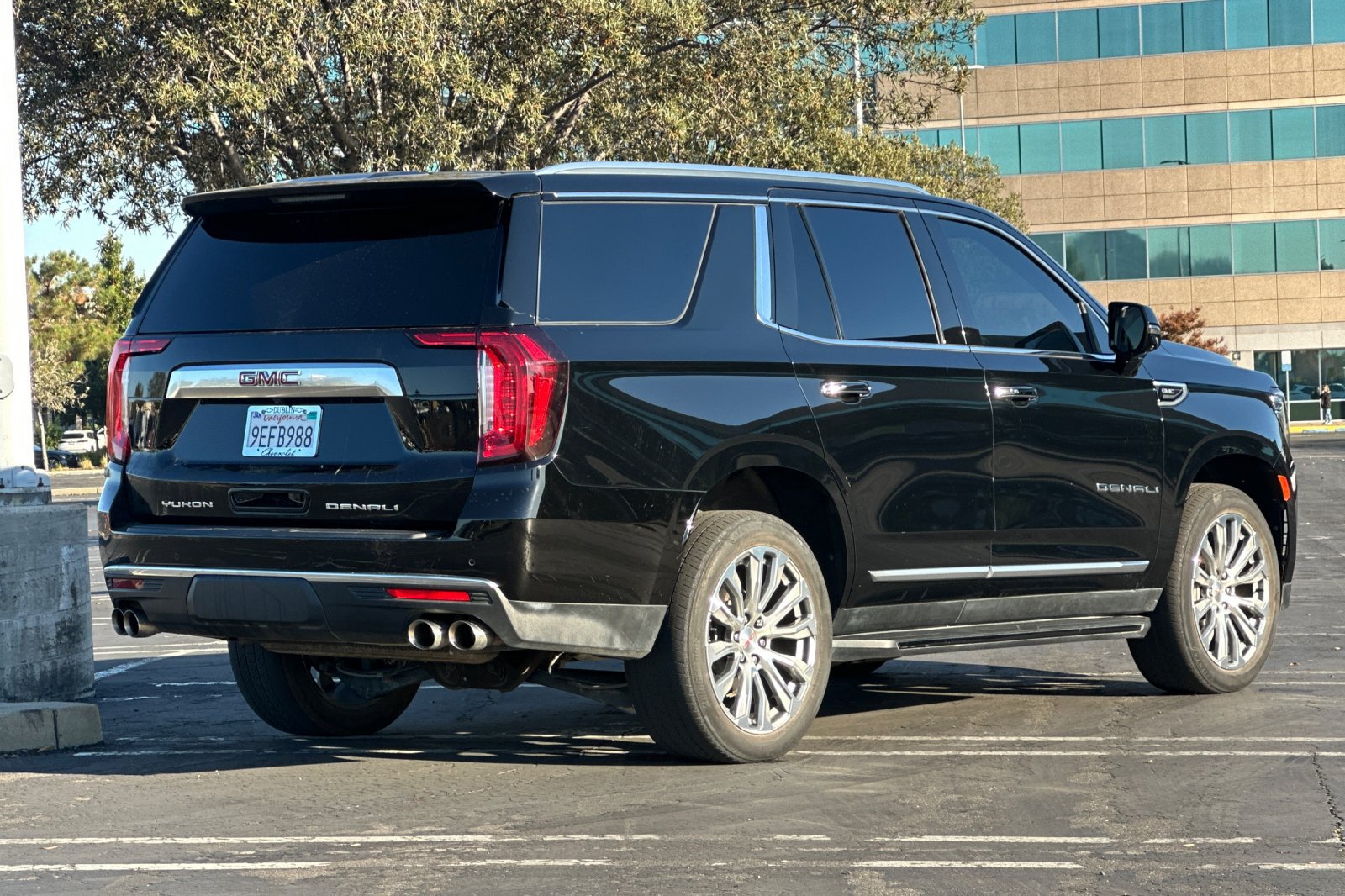 Used 2021 GMC Yukon Denali AWD/4WD image 4
