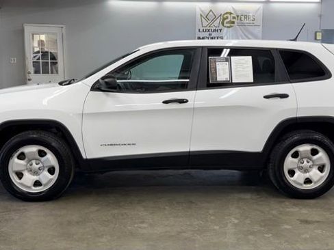 Used 2017 Jeep Cherokee Sport AWD/4WD image 9