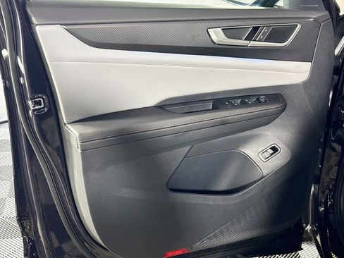 Certified 2025 Volkswagen Atlas Peak Edition SE AWD/4WD image 10