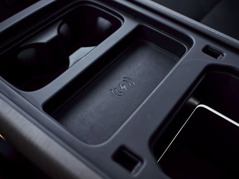 Used 2024 Land Rover Defender 110 SE image 74