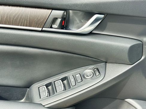 Used 2020 Honda Accord EX image 22