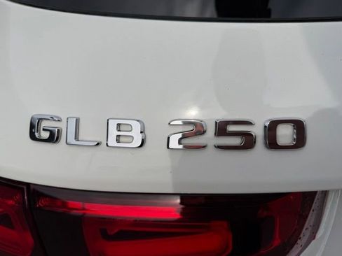 Certified 2022 Mercedes-Benz GLB 250 4MATIC image 9
