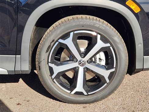 New 2026 Volkswagen Tiguan SE image 29