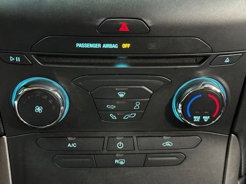 Used 2018 Ford Edge SE FWD image 17