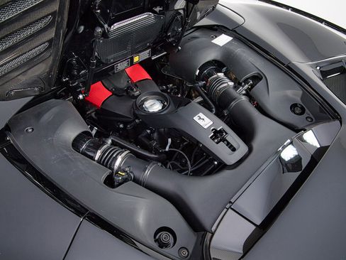 Certified 2021 Ferrari F8 Tributo RWD image 33
