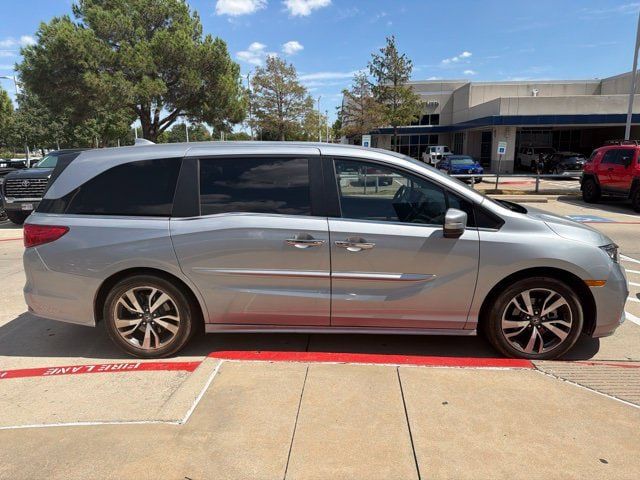 Certified 2024 Honda Odyssey Touring image 4
