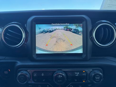 Used 2021 Jeep Wrangler Unlimited Sahara AWD/4WD image 21