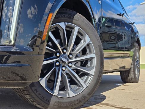 New 2025 Cadillac Lyriq Sport image 8