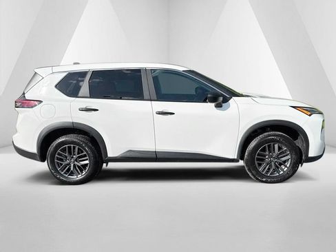 Used 2024 Nissan Rogue S FWD image 8