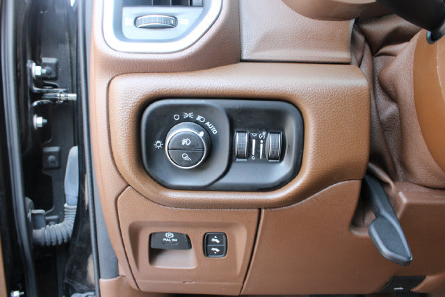 Used 2019 RAM 1500 Laramie AWD/4WD image 16