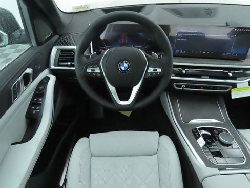 Used 2026 BMW X5 sDrive40i w/ Climate Comfort Package RWD image 11