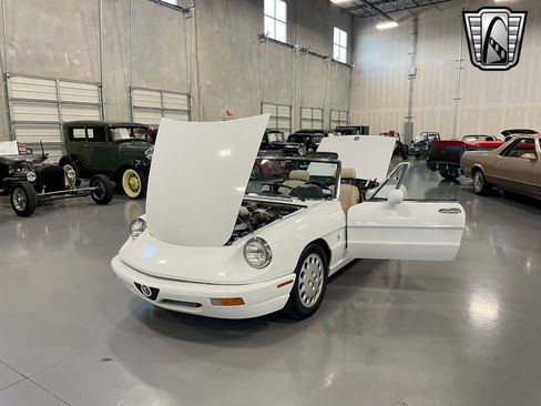 Used 1991 Alfa Romeo Spider Veloce image 8