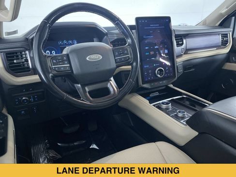 Used 2022 Ford Expedition Platinum AWD/4WD image 2