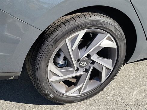 Used 2025 Hyundai Elantra Sport image 23