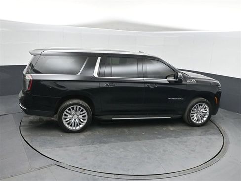 Used 2025 Chevrolet Suburban High Country w/ LPO, Illumination Package image 35