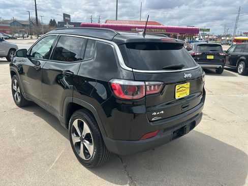Used 2017 Jeep Compass Latitude w/ Popular Equipment Group AWD/4WD image 5