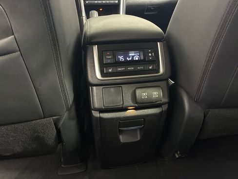 Used 2022 Subaru Ascent Limited w/ Technology Package image 19